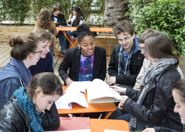 Etudiants dans la cour de l'ESPCI lors de la PSL-Week Ingénieurs 2017
