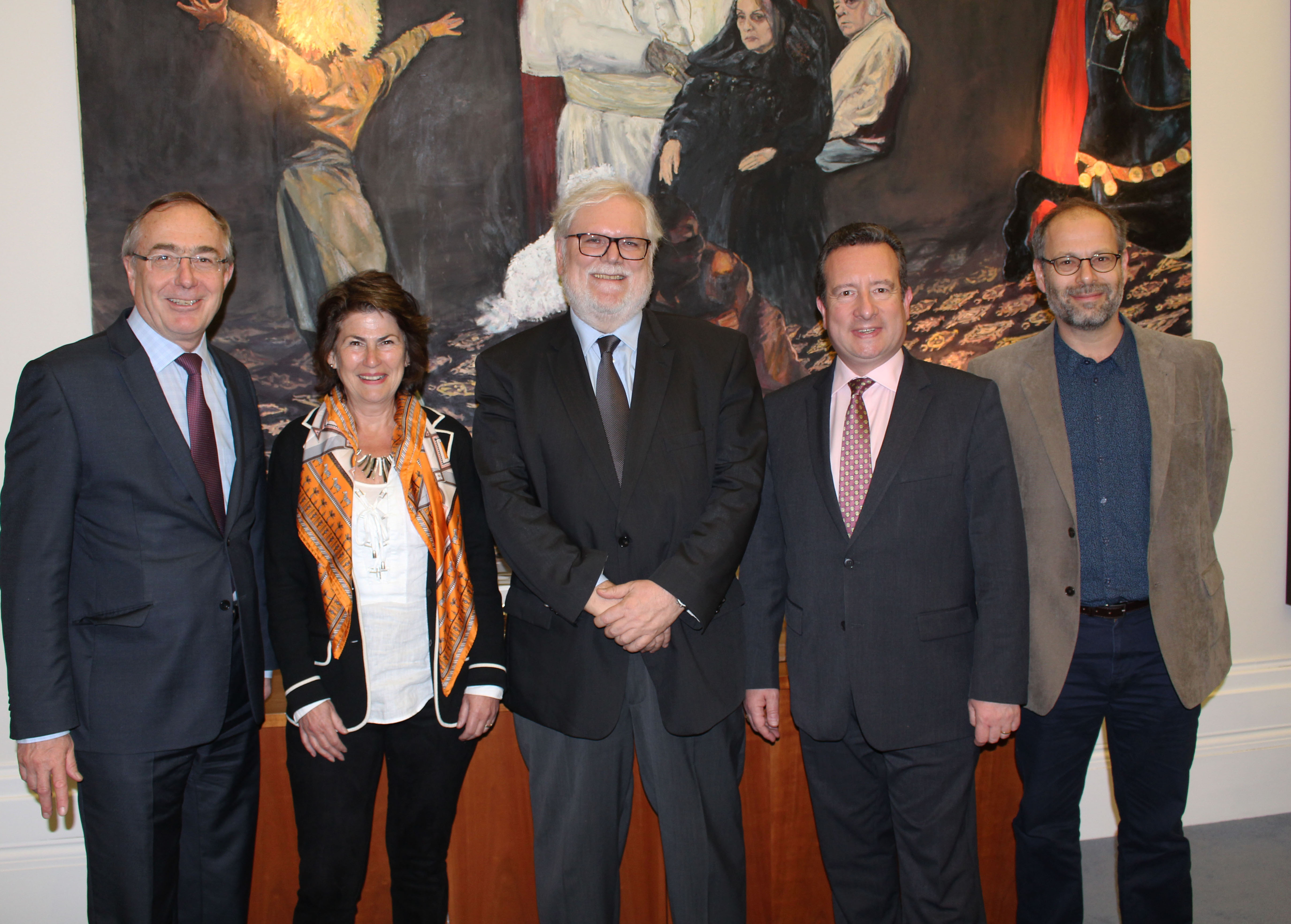 Alain Fuchs (président de l'Université PSL) et Michael Arthur (président de UCL) accompagnés de Nicola Brewer, Christopher Crips.... lors de la signature du partenariat PSL-UCL 