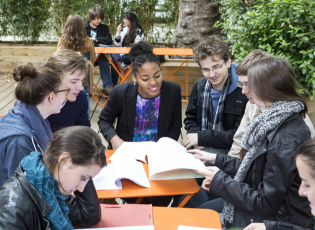 Etudiants dans la cour de l'ESPCI lors de la PSL-Week Ingénieurs 2017