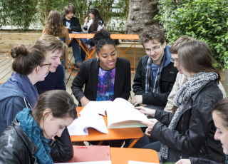 Etudiants dans la cour de l'ESPCI lors de la PSL-Week Ingénieurs 2017