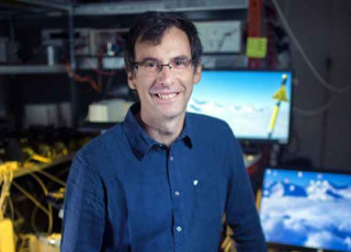 Andrew Griffiths dans son laboratoire de l'ESPCI établissement composante de l'Université PSL