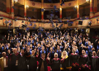 Cérémonie des docteurs PSL 2020 - 2021_ Lancer Toques