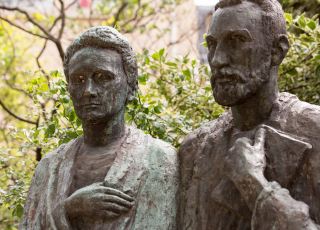 Statue_Pierre_&_Marie_Curie